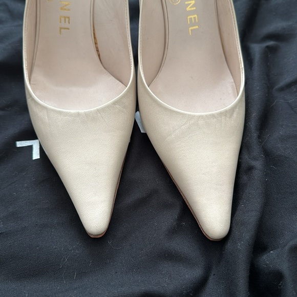Chanel Ivory Leather Slingback Heels - Picture 2 of 10